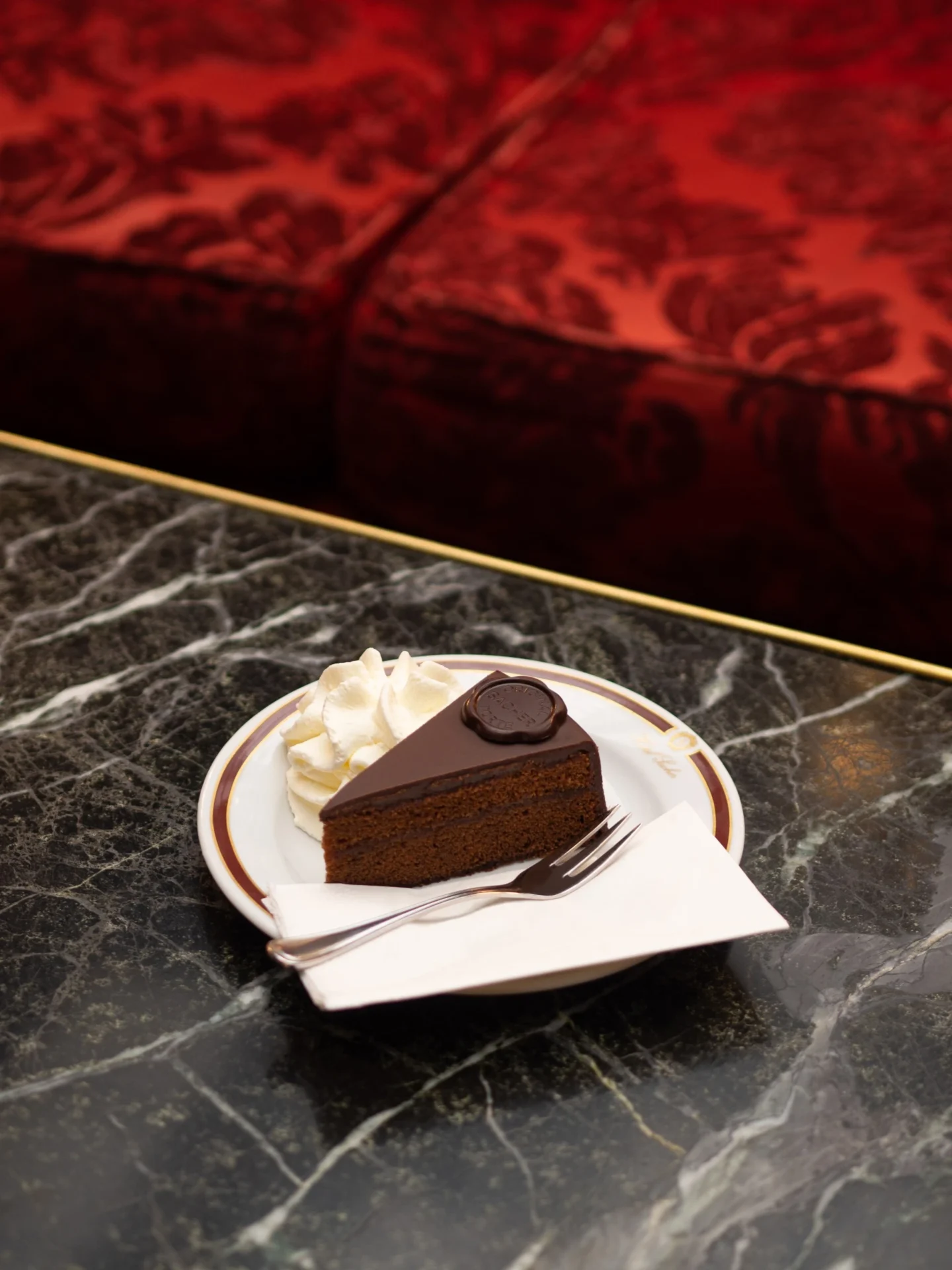 original-sacher-torte-c-hotel-sacher_04-scaled-1920×9999.jpg