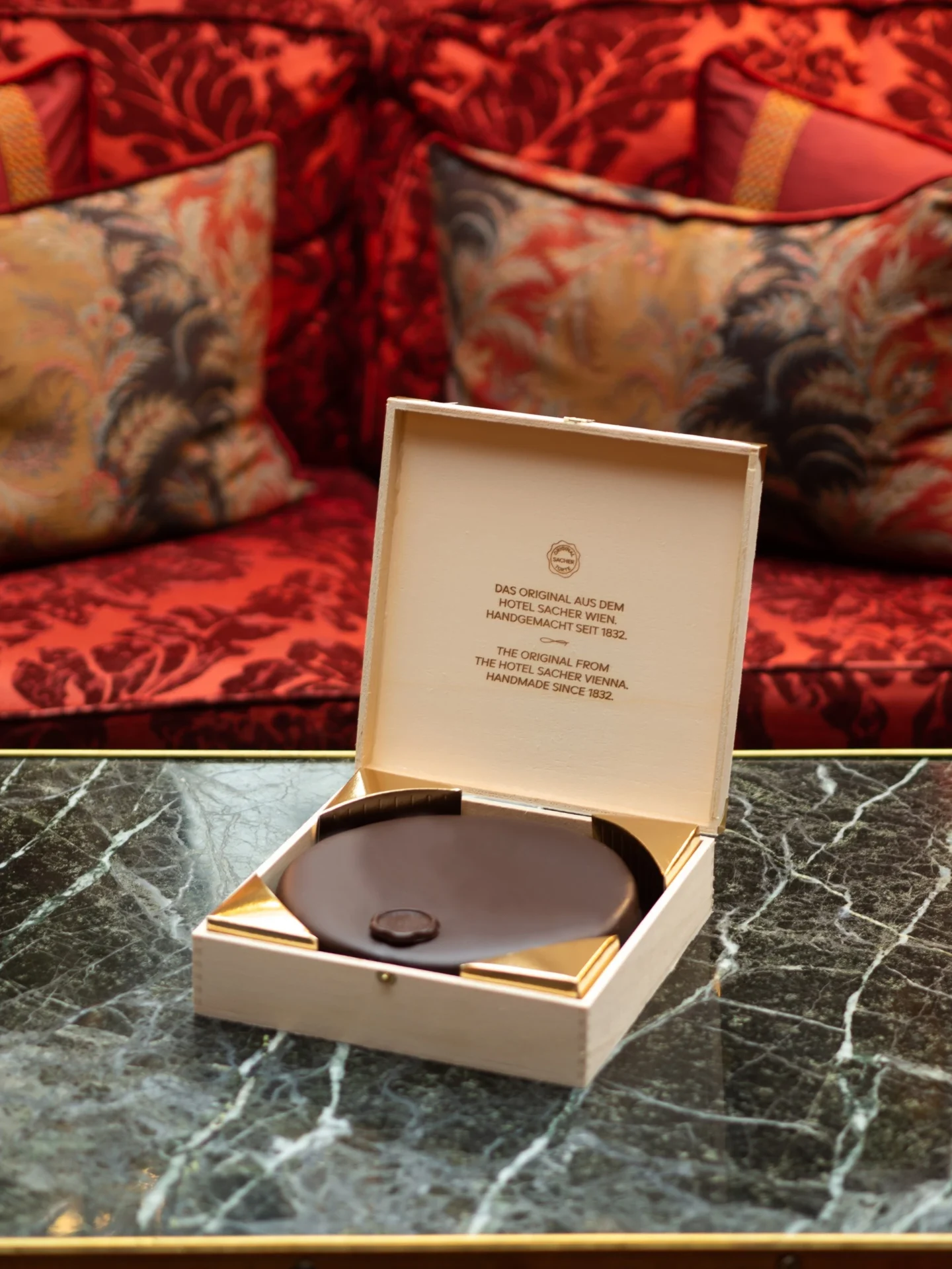 original-sacher-torte-c-hotel-sacher_06-1-scaled-1920×9999.jpg