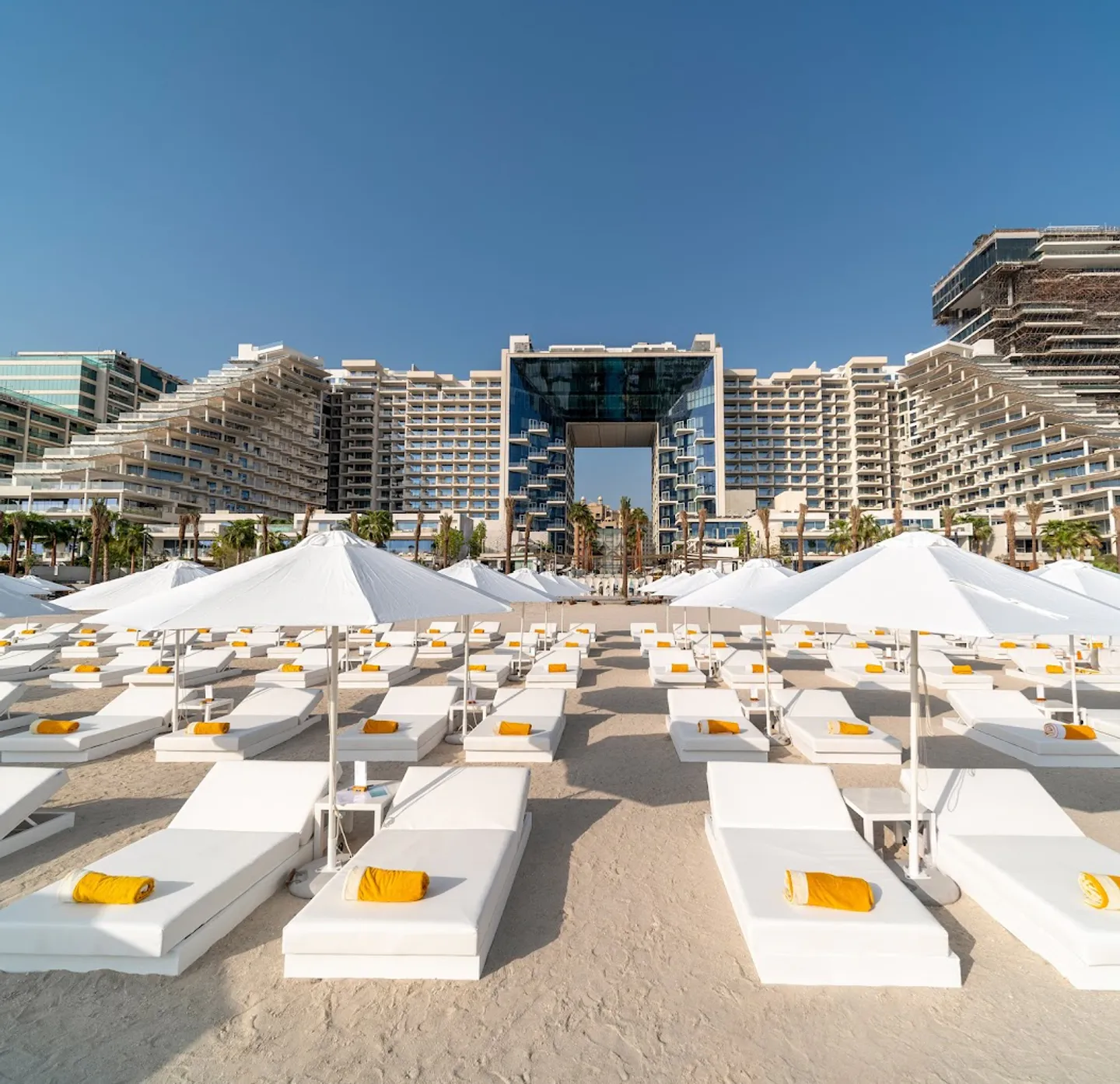 Where to Find Dubai’s Most Stylish Beach Clubs Right Now
