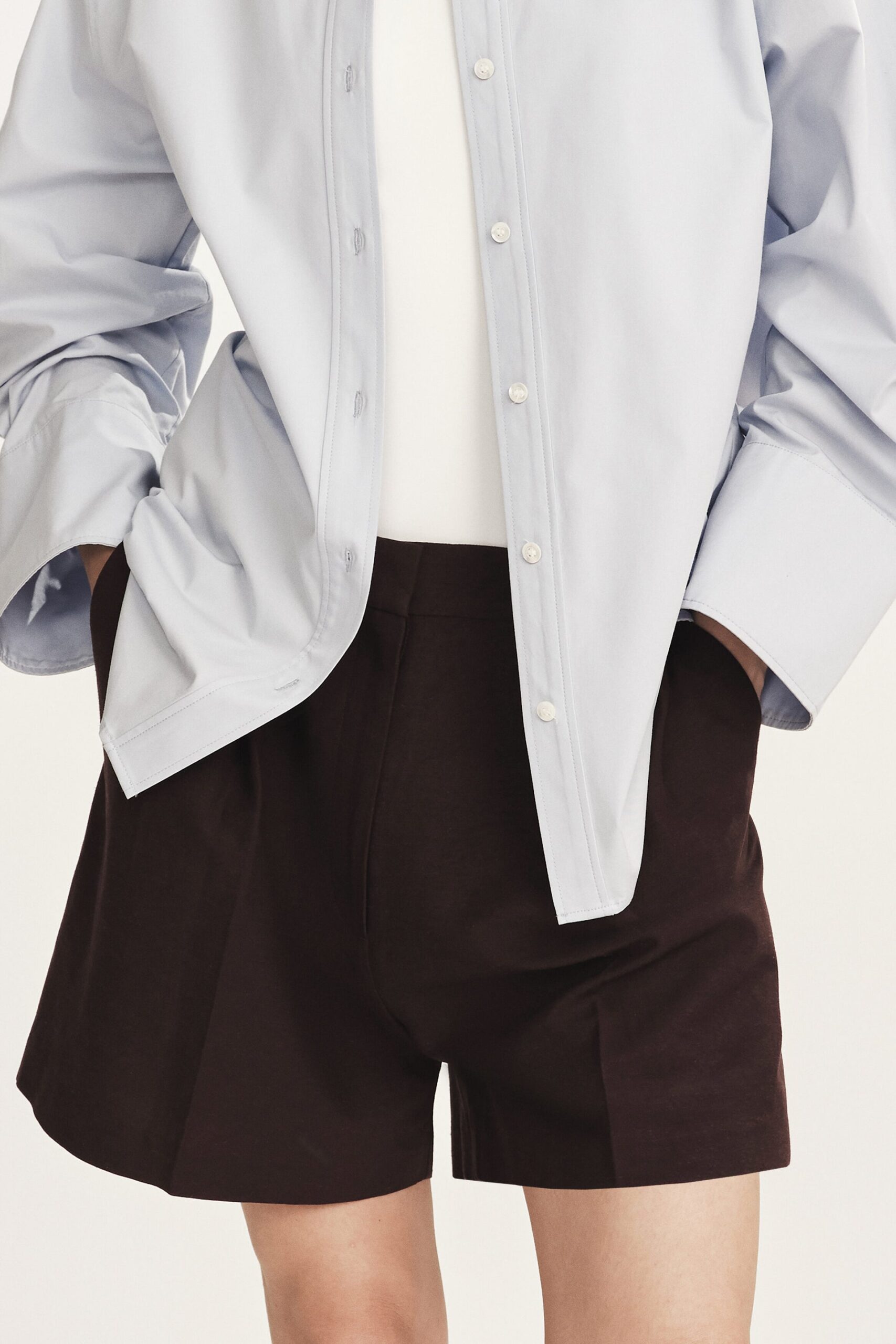 Dark brown tailored linen-blend shorts from H&M AED 40