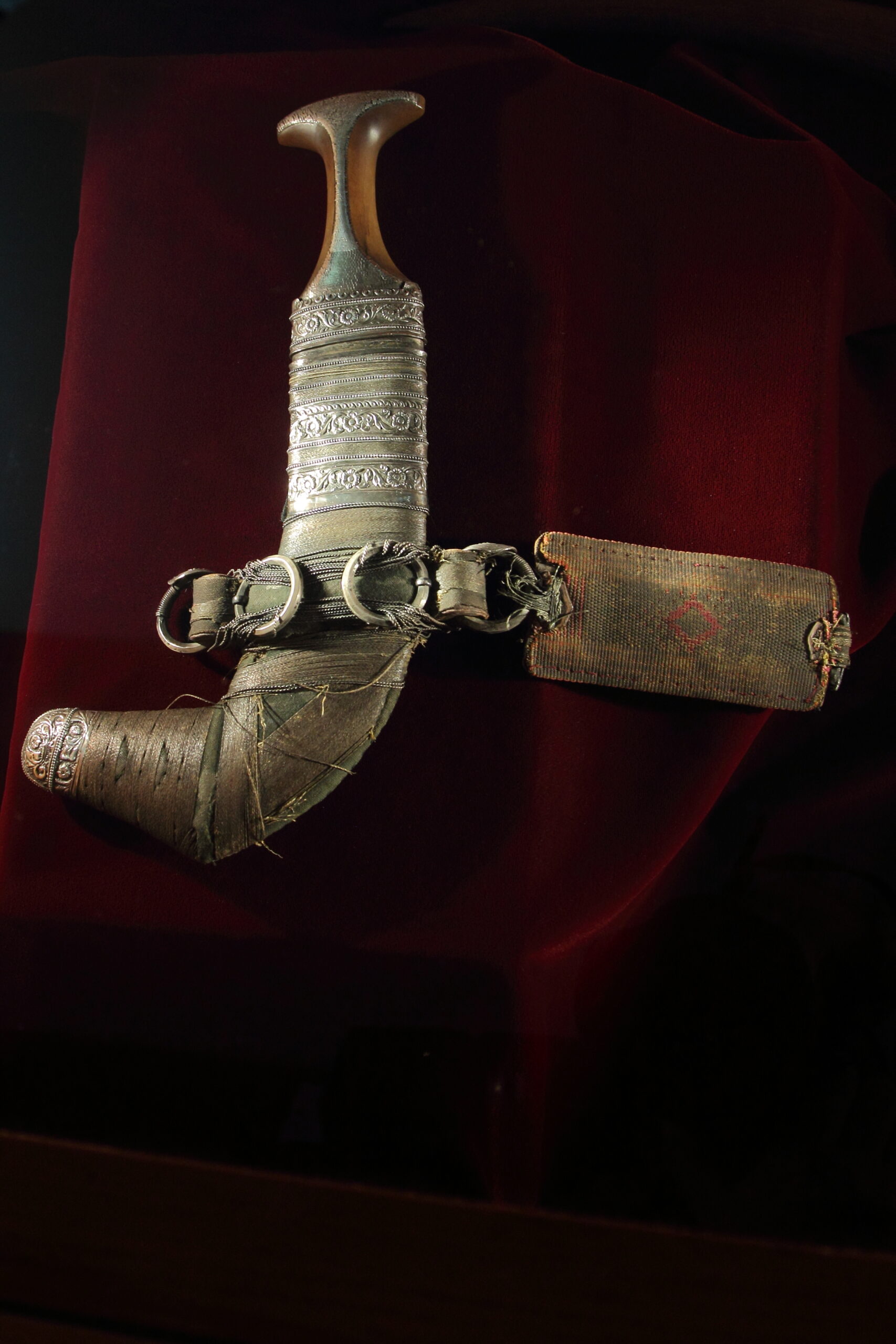 Omani craftsmanship and khanjar collection at Bait Al Zubair
